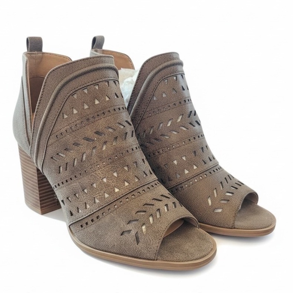 Qupid Caris-24 Nutmeg Distressed PU Open Toe Laser Cut Block Heel Bootie Size 10